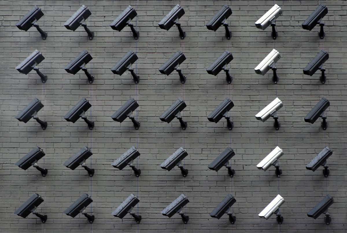 Surveillance & Traçabilité